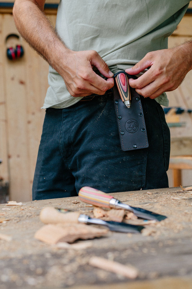 W.I.N.A.C. Kurzbeitel in Lederholster - mit Skateboardheft